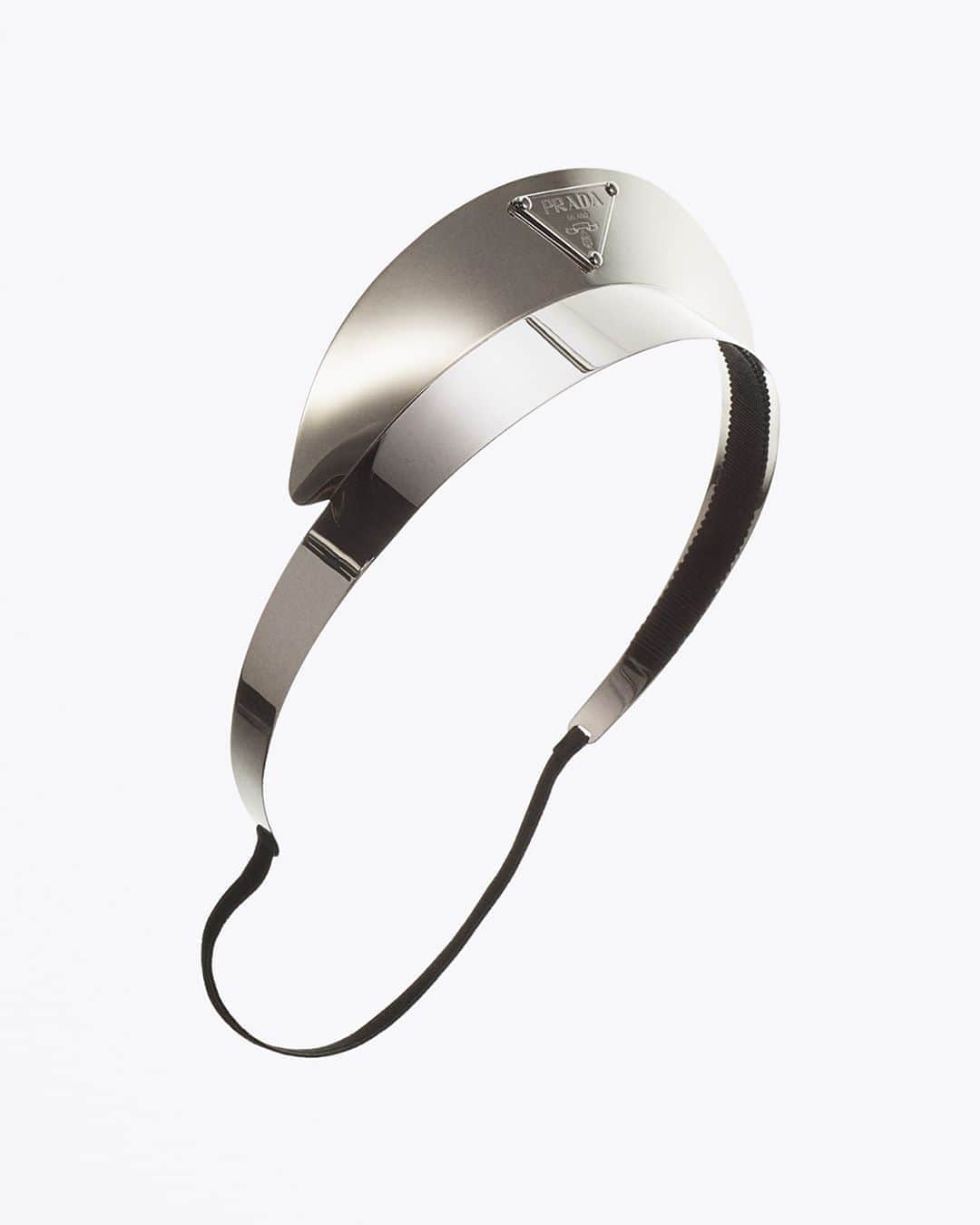 プラダさんのインスタグラム写真 - (プラダInstagram)「A one-of-a-kind metal headband, made for the #PradaFW20 runway is featured in the first ever #Prada #auction, a collaboration with @sothebys to benefit @unesco.  Bidding now open at Sothebys.com/Prada. Discover more via link in bio.」10月4日 22時00分 - prada