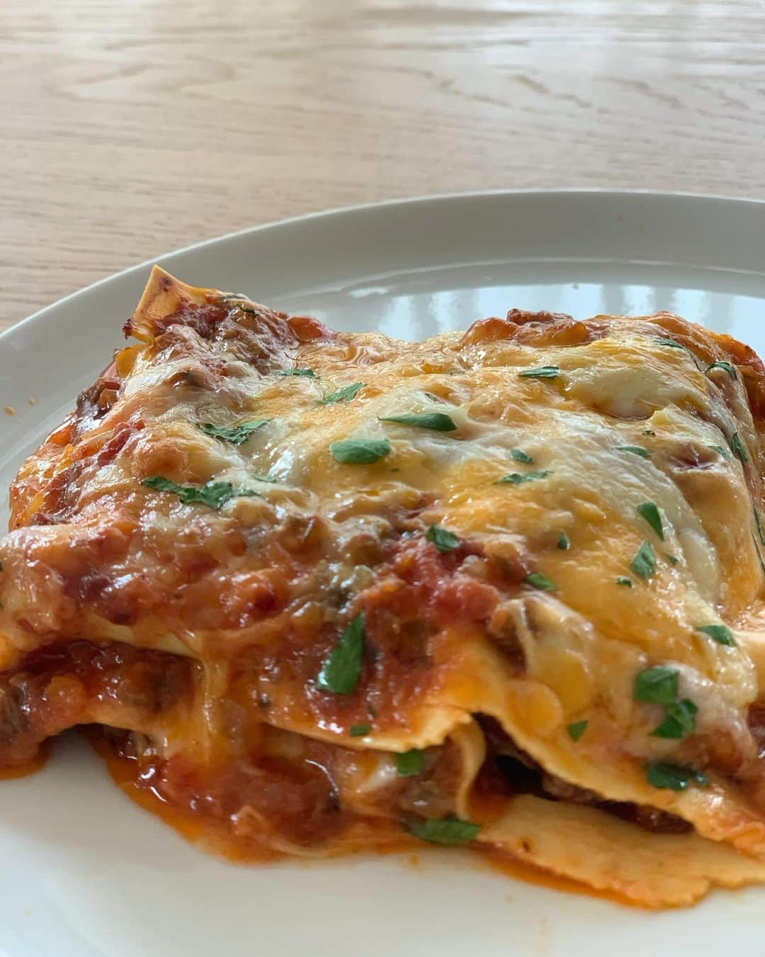 のインスタグラム：「sunday lasagna fever 🧀🍅🍃　　　南イタリアのスタイルで作るのが好きでーす🇮🇹」