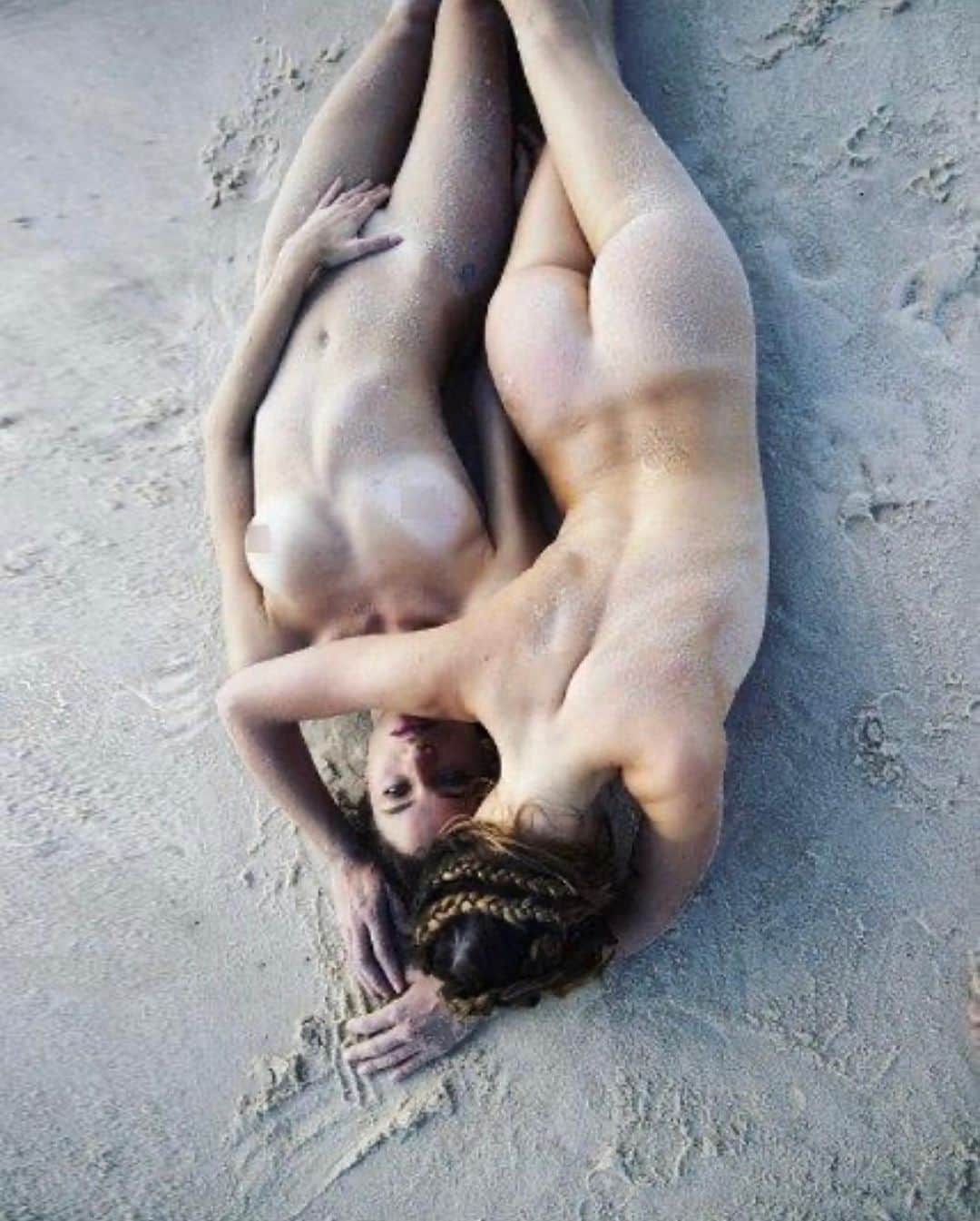 のインスタグラム：「Beachy with @barbaracavazotti 💋 #beachlife by @davidbellemere」