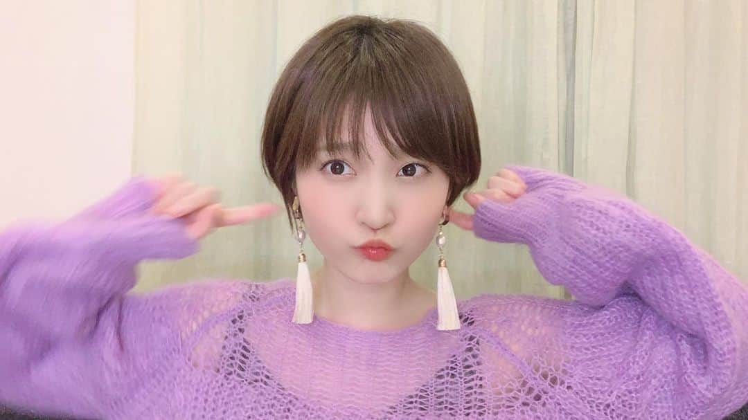 のインスタグラム：「ピアスいい感じに見せたすぎて 写真めちゃくちゃ撮ったから普通に投稿もしときますね🥺  #LINELIVEご視聴ありがとう #久保ユリカ #kuboyurika #久保百合花 #쿠보유리카 #シカコ #shikaco #小鹿 #시카코 #ショートカット #ショートヘア #shorthair #숏캇 #숏캇스타일 #tops #anatheredition #pierce #toujouria」