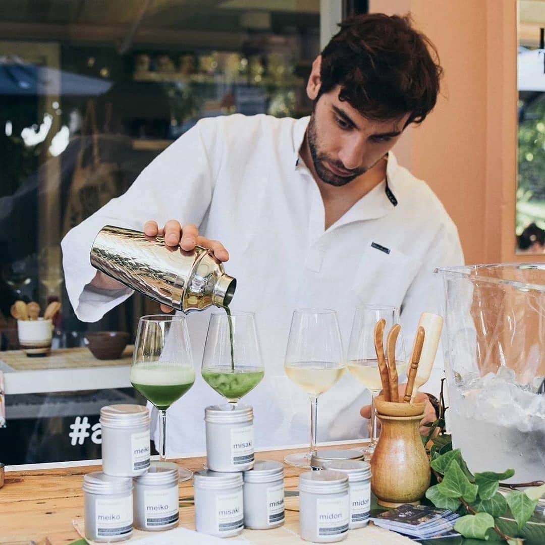 Matchæologist®さんのインスタグラム写真 - (Matchæologist®Instagram)「😍 We are in love with @akirateahouse’s preparation of Matcha-Infused Bollicine del Garda DOC "Rugiada" 🍸 featuring our Meiko™ Ceremonial Matcha. 🍵  . A big shoutout to @akirateahouse for sharing with us this delicious #Matcha Concoction and an impressive range of our artisanal matcha. 🌿 . 👉 Click our bio link @Matchaeologist to discover more. . Matchæologist® #Matchaeologist Matchaeologist.com」10月4日 22時28分 - matchaeologist