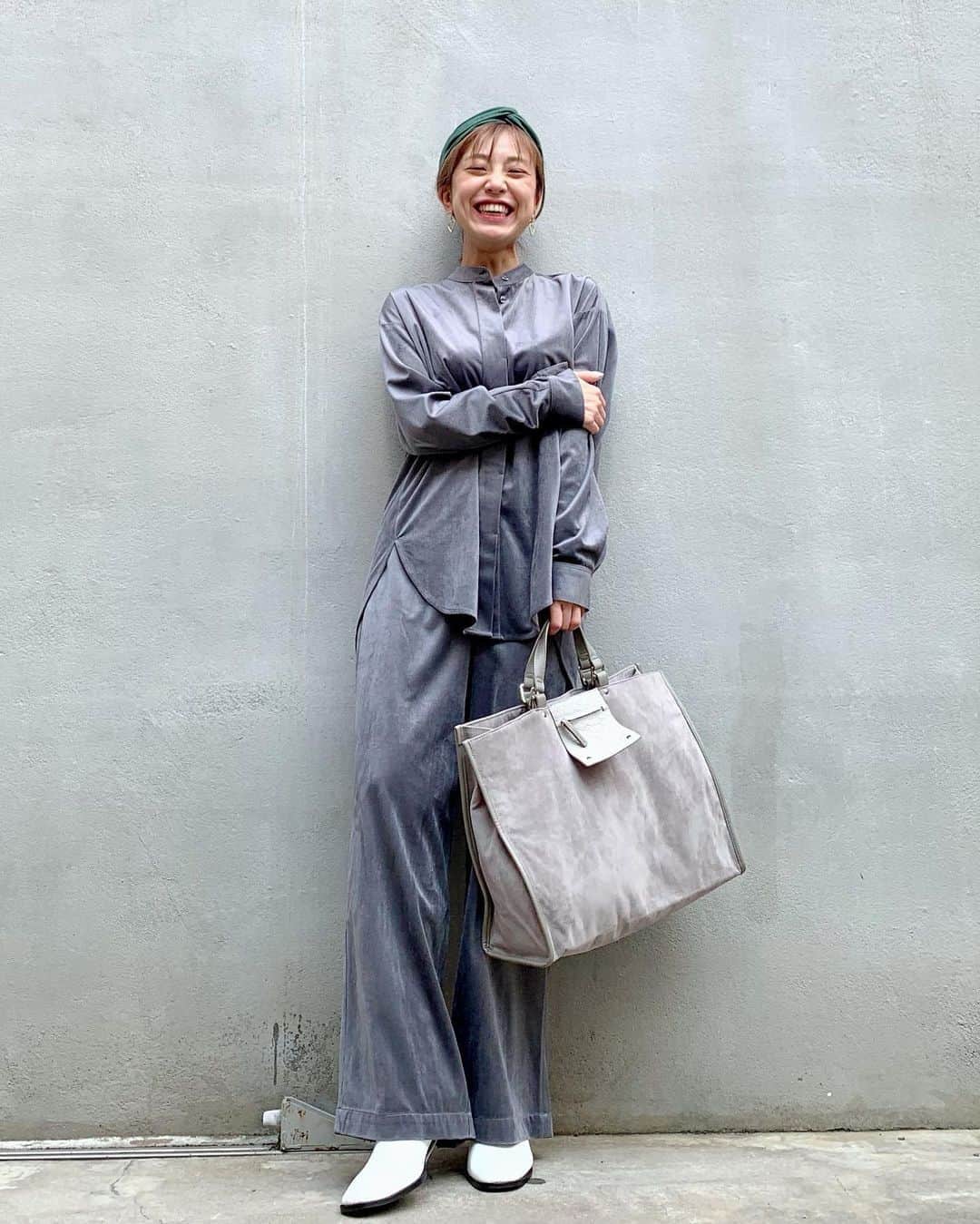 本橋優華さんのインスタグラム写真 - (本橋優華Instagram)「セットアップ好きだな☺︎ 強くなれる気になる。 男の人ウケしないだろうがな。笑 #setup#shirt#pants#gray#ootd#aw#boots#fashion#tokyo#harajuku#セットアップ」10月4日 22時43分 - uk_jp