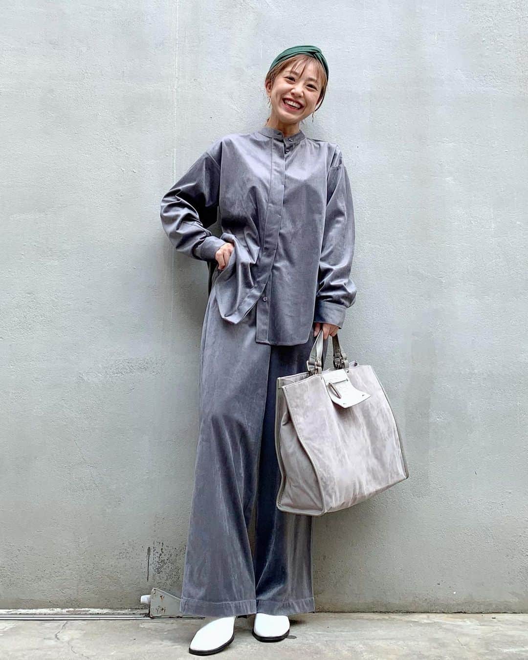 本橋優華のインスタグラム：「セットアップ好きだな☺︎ 強くなれる気になる。 男の人ウケしないだろうがな。笑 #setup#shirt#pants#gray#ootd#aw#boots#fashion#tokyo#harajuku#セットアップ」