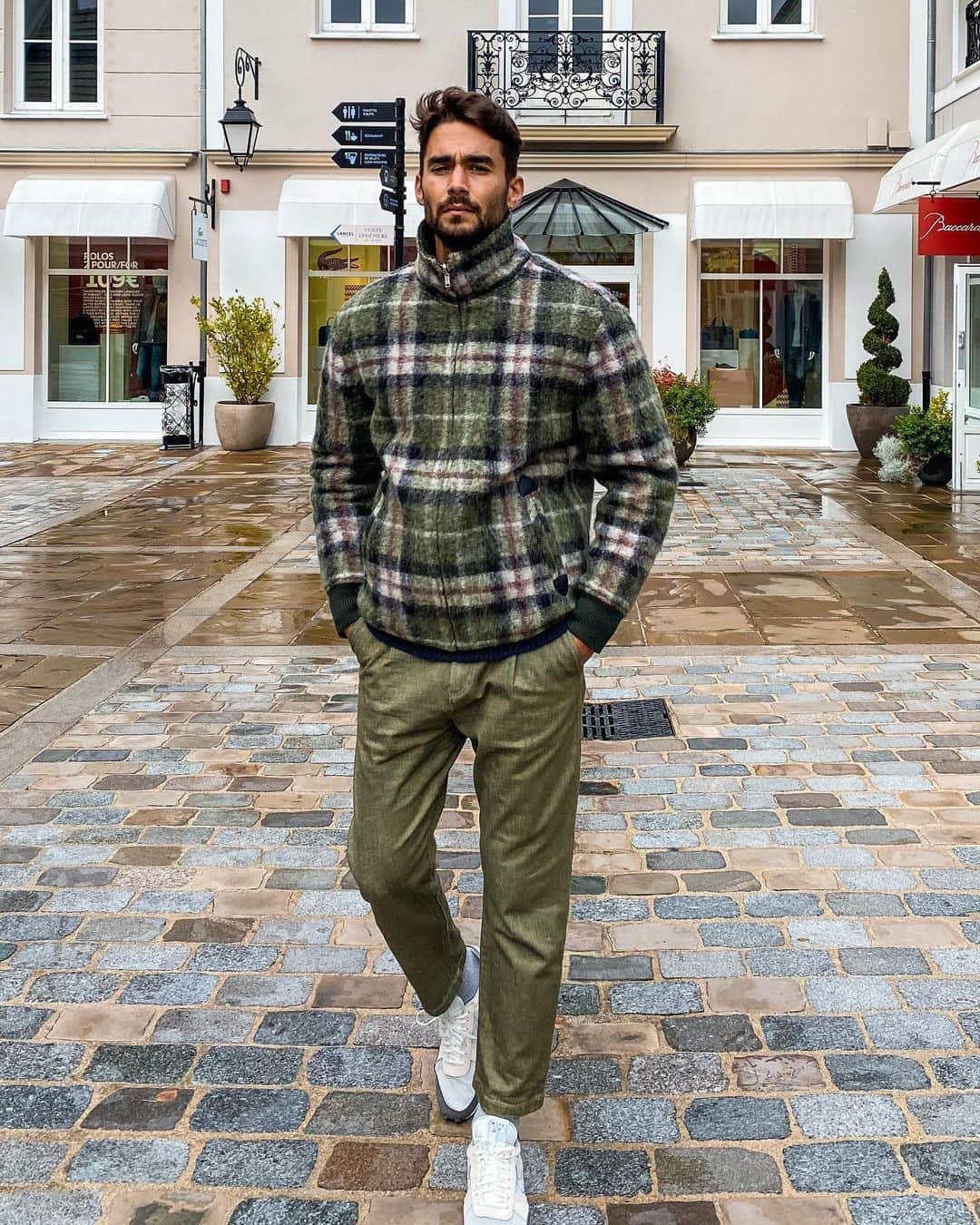NICOLAS SIMOESのインスタグラム：「CONCOURS @lavalleevillage TERMINÉ! Tirage au sort effectué jeudi matin!! Bonne chance à tous 📸」