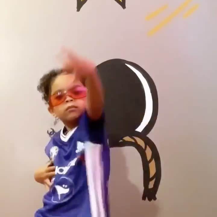 カテリーナ・グレアムのインスタグラム：「Going into this week like...   @redcarpetgirlz 🥰🙌🏽」