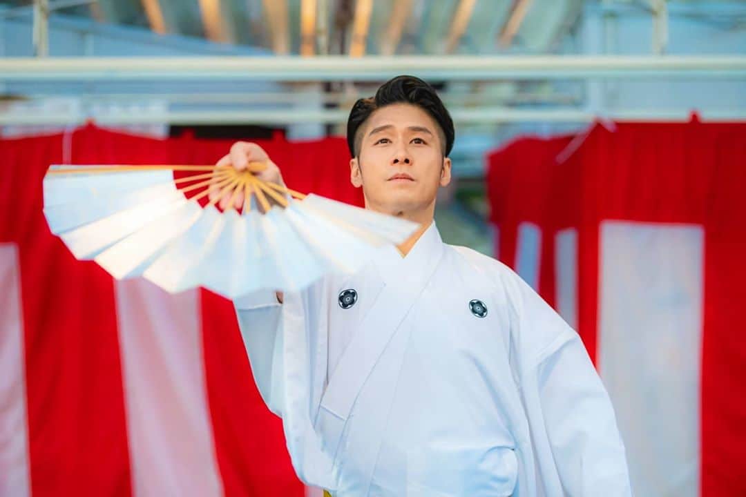 梅川壱ノ介（舞踊家）のインスタグラム：「𝘼𝙗𝙤𝙪𝙩 𝙅𝙖𝙥𝙖𝙣𝙚𝙨𝙚 𝘿𝙖𝙣𝙘𝙚  ‘’観月祭2020  リハーサル風景‘’ ￣￣￣￣￣￣￣￣￣￣￣￣￣￣￣￣￣￣￣￣￣￣ 清らかに、美しく。  photo by @cotaroishii  #梅川壱ノ介  #日本舞踊 #舞踊家 #観月祭2020」