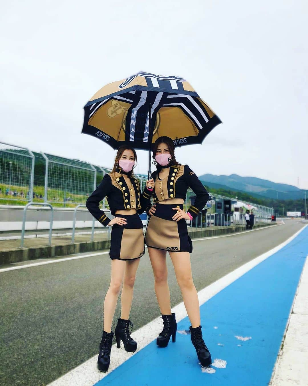 斎藤みどりさんのインスタグラム写真 - (斎藤みどりInstagram)「#SUPERGT 第5戦富士300km 私たちの応援する GT300クラス #6号車  #ADVICSmutaRacingINGING  決勝結果は7位フィニッシュとなりました。 * 今回から2020年のスーパーGTも人数制限を 設けて観客動員がされました！ 私たちRQもようやくチームの方に会う事ができて、 そして現地で応援することができて、 本当に嬉しかったです✨ チームの結果だけみると悔しい気持ちは ありますが…また次戦も応援できる喜びを胸に、 いつもサポートして下さる皆さんと 応援していこうと改めて思いました！！ * 次のSUPERGTは10月24・25日鈴鹿戦です。 メンバーからは藤井マリーちゃん・葉月美優ちゃんが現地応援となります。 現地に向かわれる方も、TV観戦の方も！！ 一緒に盛り上がりましょう😆✨ * * #ADVICS #muta #ADVICSmutaracingfairies  #自然体で #笑顔が好き #お姉さん #selfie #自拍 #模特 #粉我 #japanesegirl #レースクイーン #お気に入り #인스타데일리 #좋아요환영 #귀여워 #여름방학 #rq #l4l #follow_me」10月4日 22時59分 - midori31100