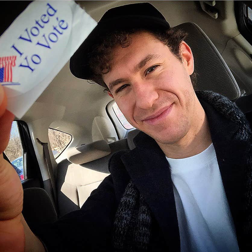 ジェイソン・ブラウンのインスタグラム：「Just a friendly reminder to those who can; don’t forget to register and vote... 🇺🇸😘🗳 • T-30 Days!」