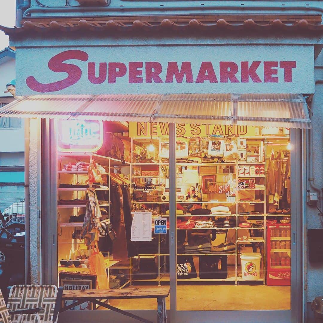 玉城裕未のインスタグラム：「祐天寺のSUPERMARKET  グラフィックがどれもツボで最高だ〜 行けて嬉しい^_^  #supermarketrelaxfit」