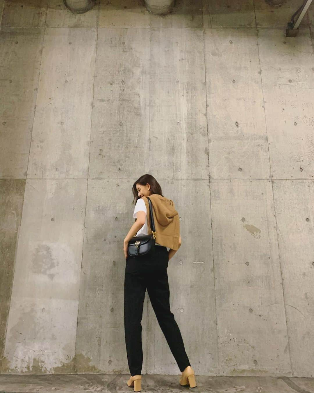 新木優子さんのインスタグラム写真 - (新木優子Instagram)「私服  Tshirt : @hanes_japan  bottom : @norc.jp  shoes : @pellico_japan  bag : @dior  ring : @dior   #DiorJoaillerie  撮影の時だけマスク外しています🙇🏻‍♀️✨」10月4日 23時08分 - yuuuuukko_