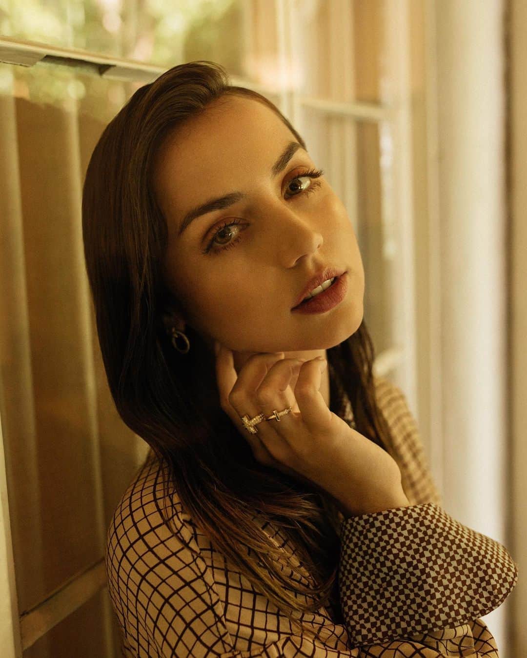 アナ・デ・アルマスのインスタグラム：「@flauntmagazine」