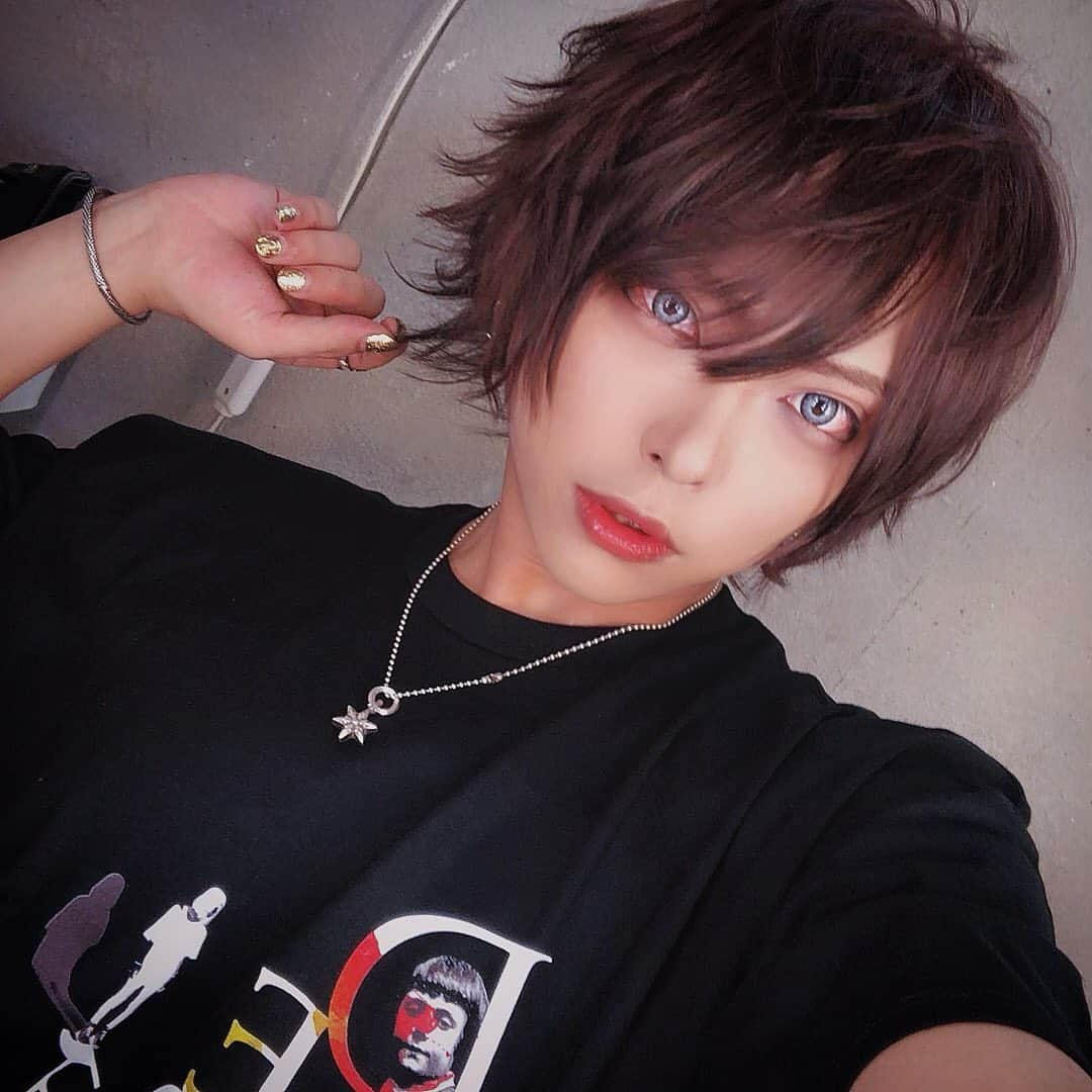 Aryuさんのインスタグラム写真 - (AryuInstagram)「hair color  プログレス新宿 → http://www.progress-hair.com/ 担当 → @yuu_u616 イメチェンした！ 俺のインスタ見て来たと言えば何かあるかも。  そんで撮影してきました！  #ヘアカラー #hair color #歌舞伎町 #歌舞伎 #新宿 #salon #プログレス」10月4日 23時16分 - aryu_gram666