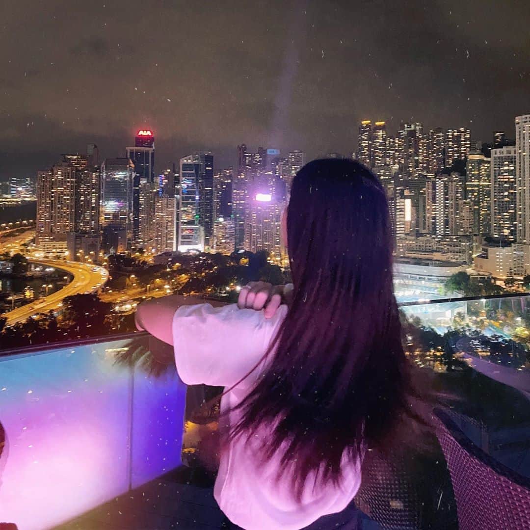 大見謝葉月さんのインスタグラム写真 - (大見謝葉月Instagram)「毎日キラキラした景色✨ #hongkong #skye」10月4日 23時17分 - h_a_z_k_i