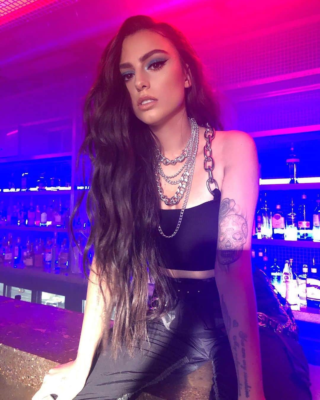 シェール・ロイドのインスタグラム：「Hope you’ve all had a great weekend listening to ONE DRINK AWAY 🍸🍸🍸」