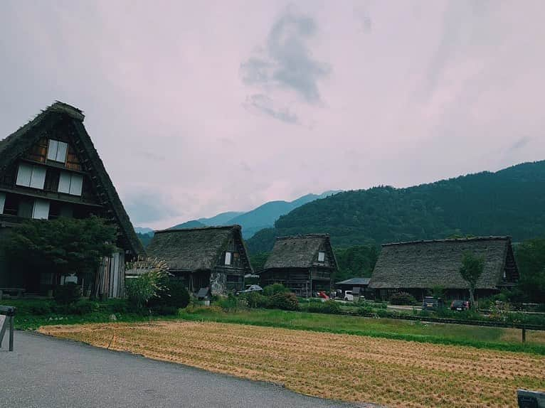 清水みさとさんのインスタグラム写真 - (清水みさとInstagram)「飛騨高山と白川郷も連れて行ってもらって、日本の美しさをしみじみ🌿 母と岐阜に住んでる姉を訪ねて、 姪っ子にたくさん遊んでもらって、 サウナーが誰もいない中さり気なくサウナも若干挟めて、 いろいろ食べて大満足旅🙏🙏」10月4日 23時20分 - misatoshimizu35