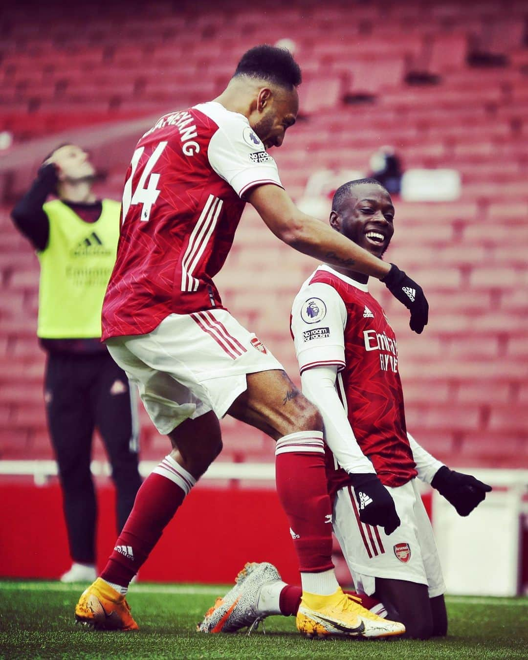 アーセナルFCさんのインスタグラム写真 - (アーセナルFCInstagram)「🥰 Perfect Pepe poise 👌 • #arsenal #afc #coyg #gunners #pepe #premierleague」10月4日 23時29分 - arsenal