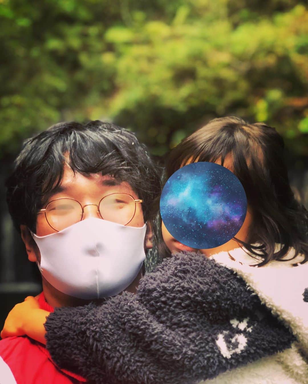 犬山紙子さんのインスタグラム写真 - (犬山紙子Instagram)「世にも美しい滝を見に行ったけど、ツルちゃんのメガネが曇りまくり、滝よりメガネばかり見てしまう 山から水が染み出すところを見られたの嬉しかった #いぬチャゲ」10月4日 23時23分 - inuyamakamiko