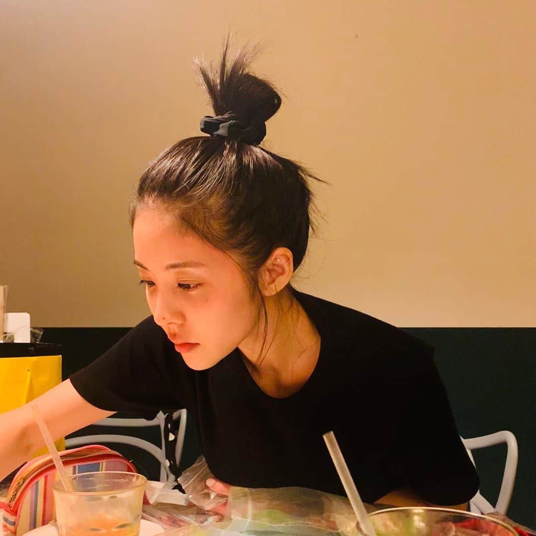 チン・イェソルのインスタグラム：「💚 #healingtime」