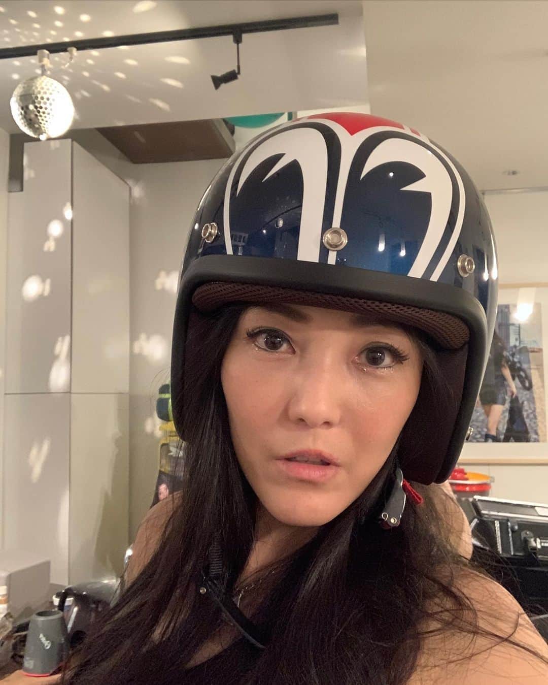 福山理子さんのインスタグラム写真 - (福山理子Instagram)「あたしの目玉ヘルメット  #72jamhelmet  #helmet #motercyclegirl  #sptadao  #目玉ヘルメット #バイク女子 #バイク乗り #Ducati #ct125」10月4日 23時36分 - rikofukuyama