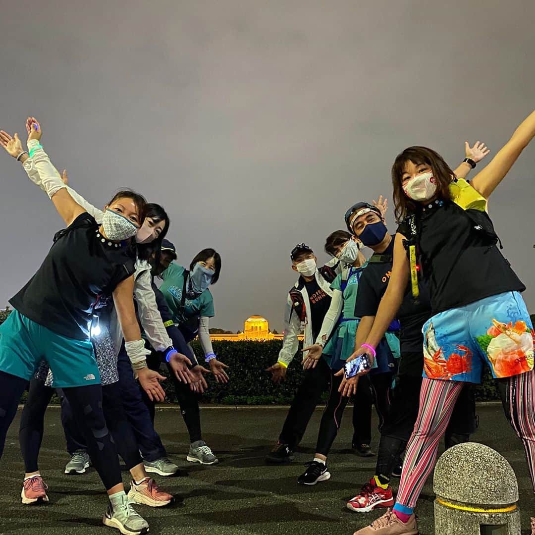 run+さんのインスタグラム写真 - (run+Instagram)「#エクストリームウォーク ①  19:00-5:00の10時間でMGCのコースを歩いてゴールするこの大会。 “歩いて”っていうのが…想像以上にキツい🤣   夜中中歩くのは初めての経験🔰  夜中でも明るい雷門の提灯や、反面ライトの消えた東京タワー🗼ひっそりと静まり返った銀座などなど  後半②へ  #extremewalk  #写ラン #写真で伝えたい私の世界 #走れるって幸せ #走れるって当たり前じゃない #ゆるラン #街ラン #街RUN  #ハシリマシタグラム #ハシリマスタグラム #igランナーズ #走るを楽しむ #写ラン  #ランニング好きな人と繋がりたい #ランナーさんと繋がりたい #igランナーズと繋がりたい  #RunForSmile #Runday #RunLovesLife #runstagram @runplus #aday」10月4日 23時38分 - runplus