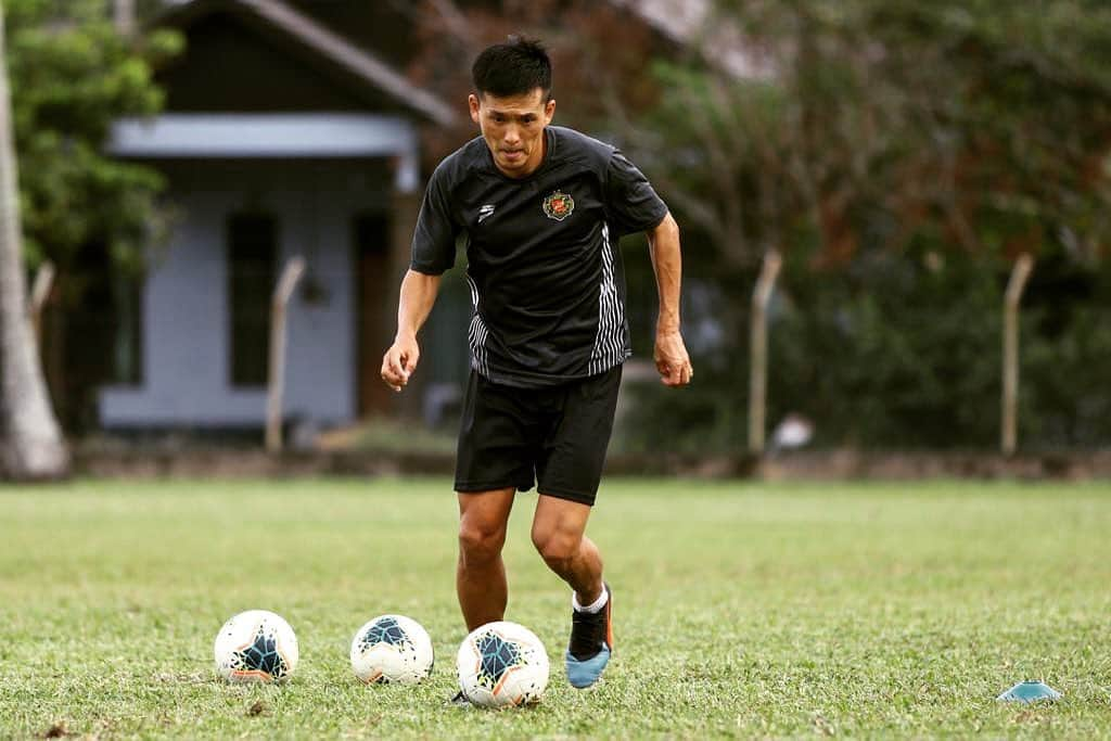 渡邉将基のインスタグラム：「Training 🇲🇾⚽️ #restart #kotabharu #kelantan #kelantanfa #kelantanfafans  #trwcc #mfl #football2020 #football #enjoyfootball #malaysia #malaysiafootball #enjoyfootball #goal #kelantanfc #focus #focusourself」