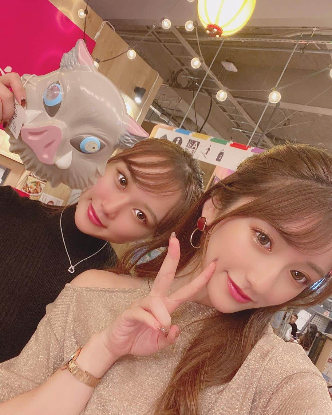 宅島紗彩のインスタグラム：「﻿ すきぴと❣️﻿ ﻿ ﻿ ﻿ お久しぶりの再会うれち🥰❣️﻿ ﻿ ﻿ ﻿ ﻿ ﻿ #dinner #girl #meet #yokohama #friend #best #love #🍖 #💛」