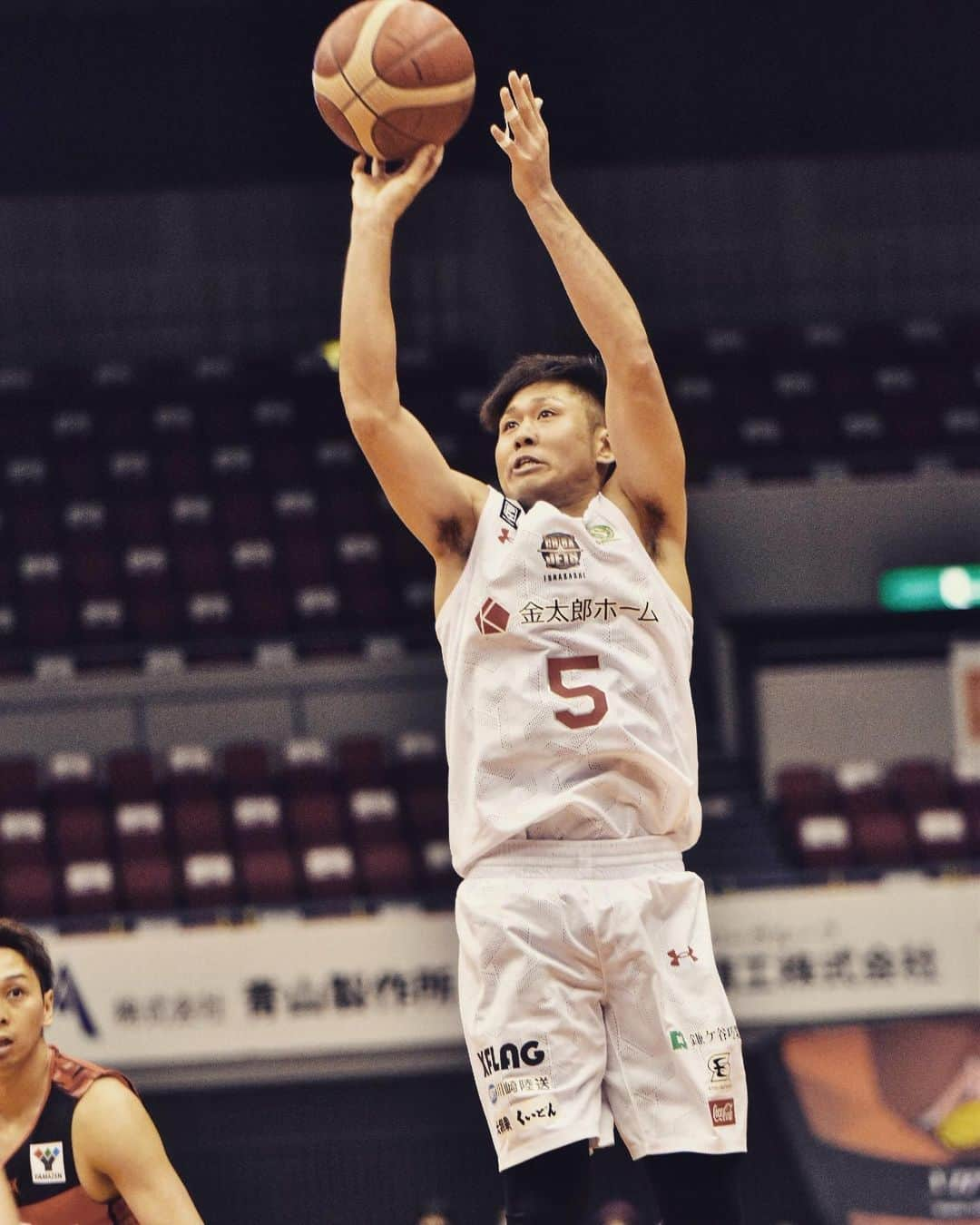 千葉ジェッツさんのインスタグラム写真 - (千葉ジェッツInstagram)「試合風景📸1004vs三遠 #chibajets #Bリーグ #千葉ジェッツ #バスケ #basketball #portrait  #photograph #3年ぶりの開幕連勝 #次節もハイエナジーに #黒シャツあつし」10月4日 23時53分 - chibajets_official