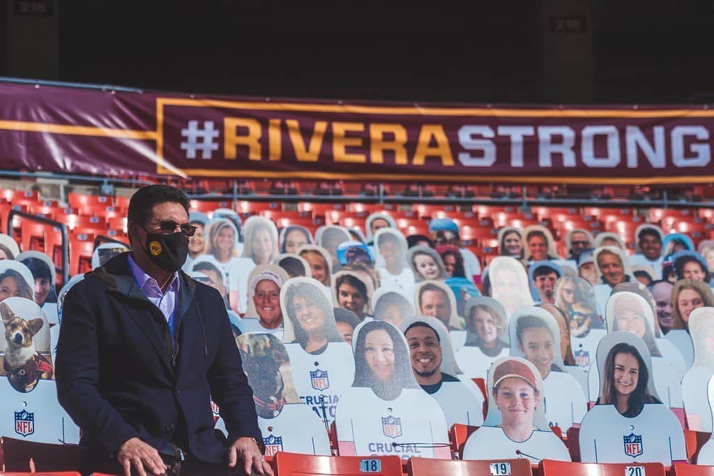 ワシントン・レッドスキンズさんのインスタグラム写真 - (ワシントン・レッドスキンズInstagram)「Thank you to everyone that sent their cut outs for Coach’s Corner 🙏 #RiveraStrong」10月4日 23時54分 - commanders