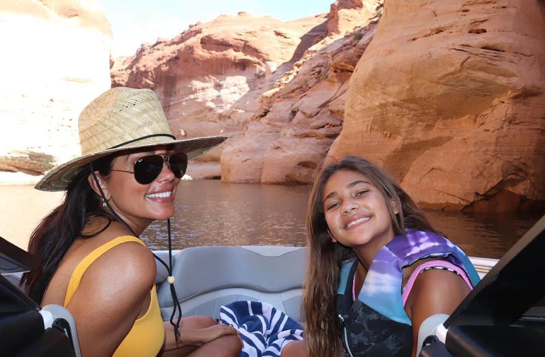 のインスタグラム：「Super Soul Sunday   Nature is my church.  Where I feel closest to God. What parts of the world make you feel that way?  #rachelroy  #lakepowell  #natureismychurch  #natureismyhappyplace」