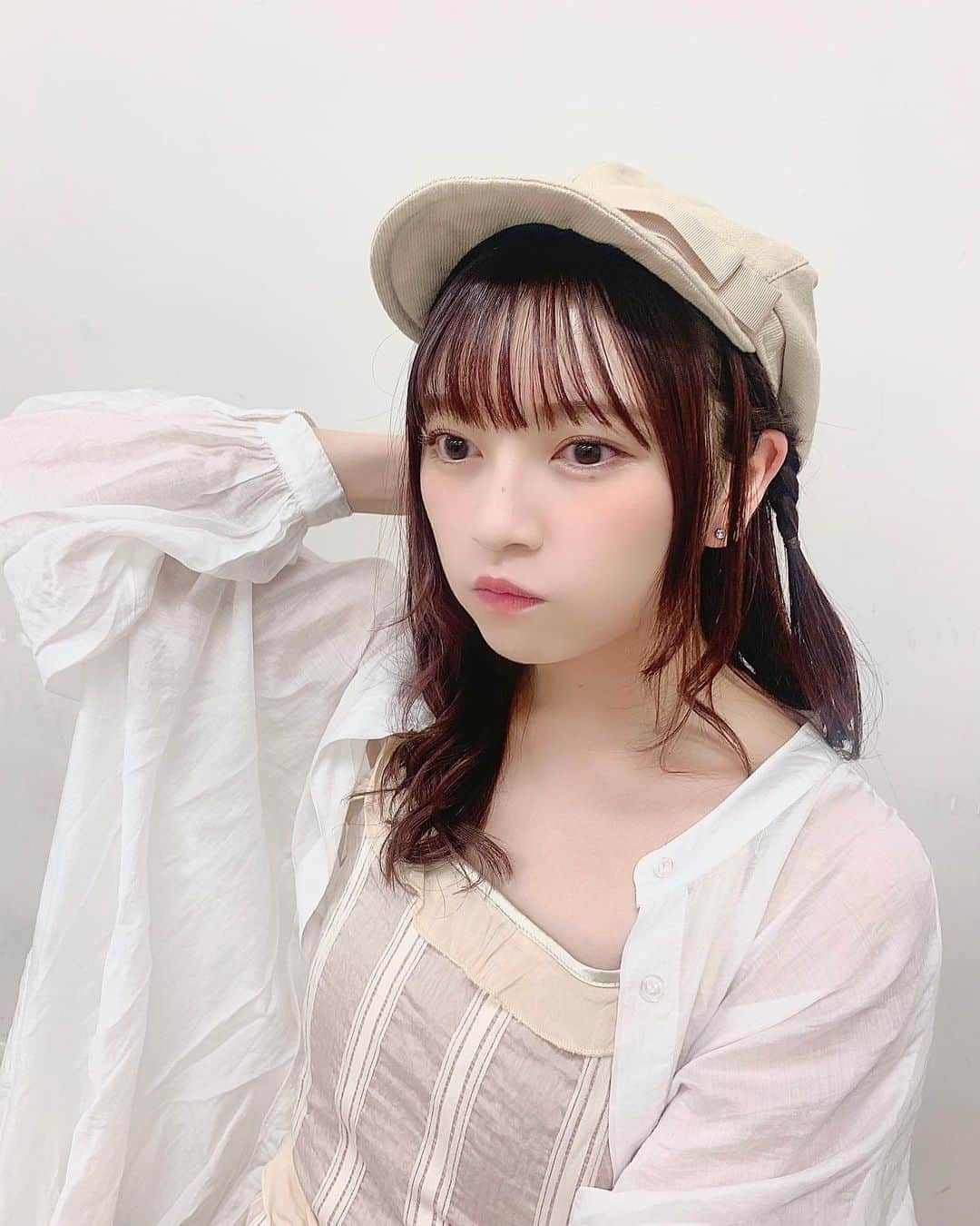 廣川奈々聖のインスタグラム：「きょうもお疲れ様でした 🍇❤︎﻿ ﻿ ﻿ 「会えなくても繋がってる」﻿ そう実感できる瞬間がたくさんあります﻿ ﻿ ﻿ ﻿ ぐっすり眠れそうだ〜！﻿ ﻿ 明日からまた頑張ろうね﻿ ﻿ ﻿ ﻿ ﻿ ﻿ ﻿ #ななせのふく#ベージュコーデ#秋コーデ#todayscode#投稿しなおしごめんね >_<」