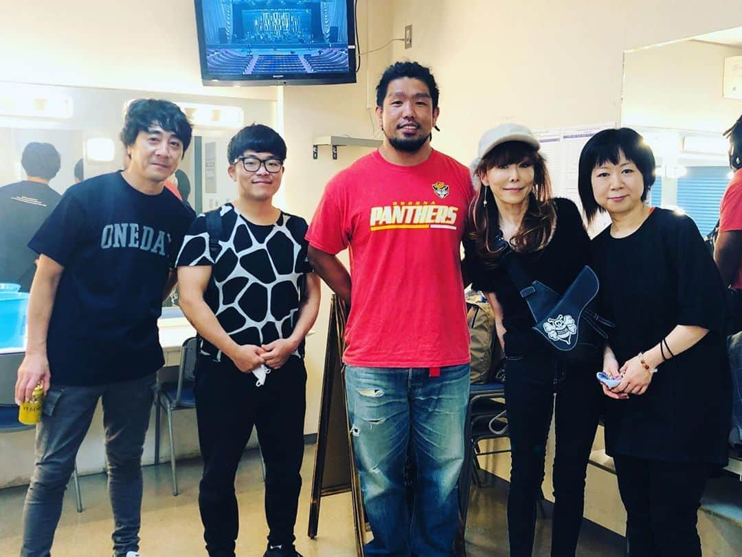 山崎まさよしさんのインスタグラム写真 - (山崎まさよしInstagram)「🙏Quarter Noteツアーファイナル終了‼️🙏  YAMAZAKI MASAYOSHI CONCERT TOUR 2020 “#QuarterNote” #大千秋楽＠#中野サンプラザ ありがとうございました！！！  #山崎まさよし #中村キタロー #江川ゲンタ  #堀江選手 #杏子  #あらきゆうこ #さかいゆう #観に来てくれました #ありがとうございます！  オンライン視聴チケットで、10/7までアーカイブが見られます！ https://eplus.jp/sf/word/0000000849」10月5日 0時04分 - yamazaki_masayoshi_official