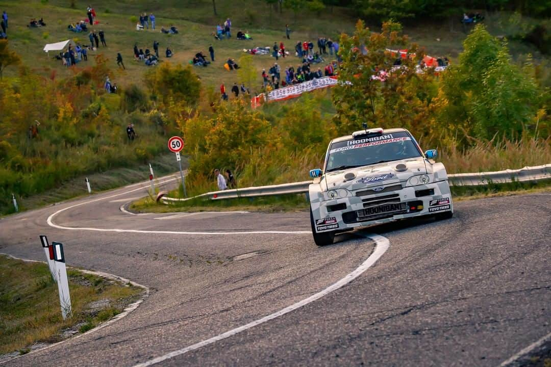 ケン・ブロックさんのインスタグラム写真 - (ケン・ブロックInstagram)「We had a helluva day of racing yesterday, here on day 2 of Rally Legend! Started the day with my favorite stage of this race and a nice lead on our competition - but we ran into some mechanical issues which slowed our pace a bit. Team Director @DerekDauncey and the Hoonigan Racing team quickly address the issues and we made some setup changes on my Ford Escort RS Cossie V2. @AlexGelsomino and I then put down some blistering runs and added some extra seconds on our lead. Ready to take on the last 4 stages today! #RallyLegends2020 #BlockEscortCossiev2 #CossieWorldTour」10月5日 0時07分 - kblock43