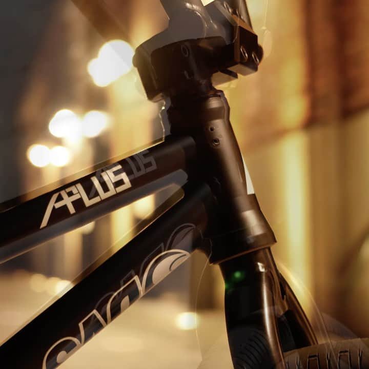 のインスタグラム：「素材を考える。BMXも、音楽も、映像も。有りか？無しか？自分の感覚で。 music & edit by York Uno #aresbikes #bmx #sample #product #staysafe #drumandbass #aplus #lumix #panasonic #music #flatland」