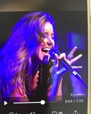 メアリー・マクドネルのインスタグラム：「Happy Birthday to a woman who always pushes the envelope . @oliviajanemusic Proud to know you and be always inspired, and surprised!!!!!I I LOVE YOU GOOOOOOOOOOOOOOO#CBSFollies #RAINBOWROSE🦋🦋🦋🦋🦋🦋🦋🦋🦋🌈🌈🌈🌈🌈🌈🌹🌹🌹🌹🌹🌹🌹🌹🌹🌹🌹🌹🌹」