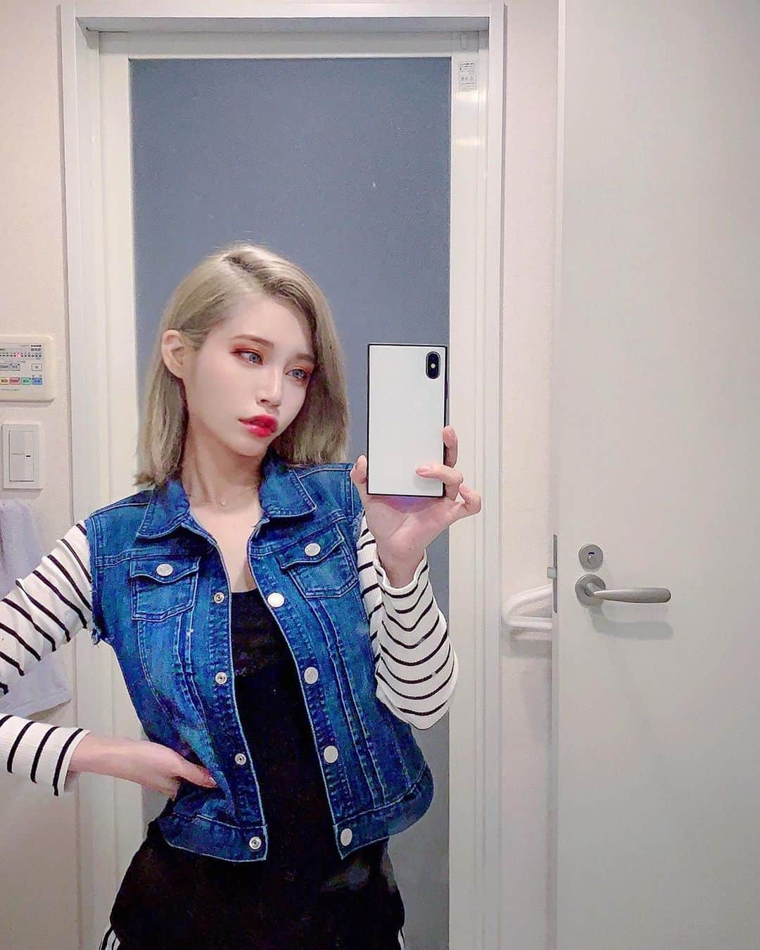 Rabiのインスタグラム：「🐉🧡 Trying on my #Android18 cosplay ~ should be done by next week🤞🏻  #Android18  #android18cosplay #dragonballcosplay #ドラゴンボールz  #ドラゴンボールコスプレ  #人造人間18号」