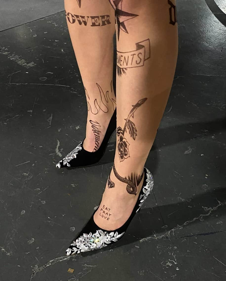 ヴェトモンさんのインスタグラム写真 - (ヴェトモンInstagram)「#VETEMENTSxWOLFORD TATOO STOCKINGS - VERSION 2.0 - NOW ONLINE www.ssense.com @ssense」10月5日 1時06分 - vetements_official