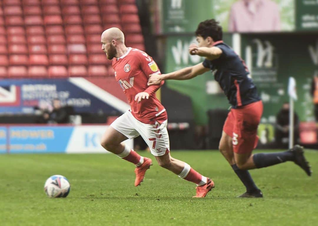 ジョナサン・ウィリアムズのインスタグラム：「Keep moving forward 💪 looking forward to the international break 🏴󠁧󠁢󠁷󠁬󠁳󠁿 #cafc」