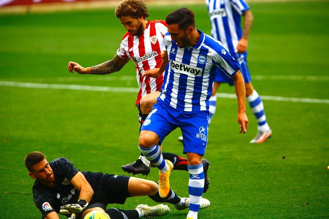 ルーカス・ペレスさんのインスタグラム写真 - (ルーカス・ペレスInstagram)「¡VAMOS! ➕3️⃣ en el derbi. Muy contento y pensando ya en el siguiente 💙⚽️ #GoazenGlorioso 🔵⚪️」10月5日 1時05分 - 10lp