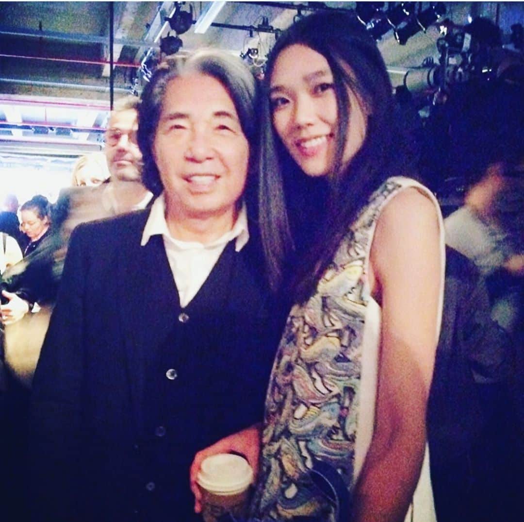 TAO（岡本多緒）のインスタグラム：「またそのうちふらっとパリのレストランなんかでバッタリ会えると思ってしまっていた。﻿ ﻿ いつお会いしても優しくてあたたかかった賢三さん。﻿ ﻿ とっても寂しいです。﻿ ﻿ ご冥福をお祈りいたします。﻿ ﻿ I am saddened to learn that we have lost the legendary Japanese designer Kenzo Takada today. ﻿ I will miss him very much. ﻿ Rest in peace, Kenzo san.﻿ ﻿ #kenzo﻿ #kenzotakada﻿」