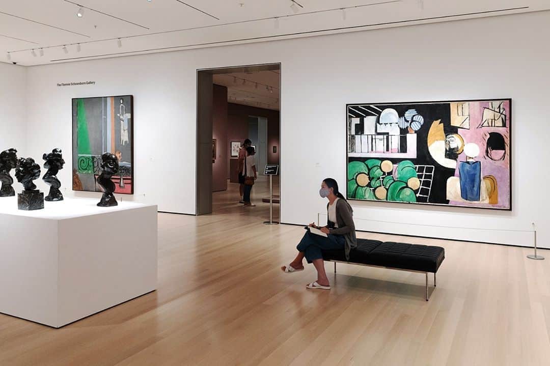 ニューヨーク近代美術館のインスタグラム：「Spend the day drawing with Matisse 🖍️✨  This fall, MoMA is all yours. See your favorite artworks, and catch some of the year’s most critically-acclaimed exhibitions, with a lot more than elbow room.  Book your timed tickets at the link in our bio. --- [Installation view of Henri #Matisse (Gallery 506), The Museum of Modern Art, New York. © 2020 The Museum of Modern Art. Photo: Robert Gerhardt]」