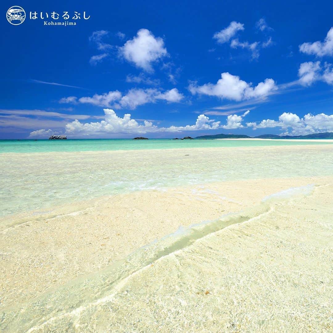 HAIMURUBUSHI はいむるぶしさんのインスタグラム写真 - (HAIMURUBUSHI はいむるぶしInstagram)「小浜島・はいむるぶしから癒しの風景をお届け致します。 青と白の絶景の中、打ち寄せる小波のヒンヤリとした心地よさと、波音の調べが心に潤いを与えてくれます。 #沖縄 #八重山諸島 #浜島 #幻の島 #波 #波音 #癒し #風景 #小浜島 #リゾート #ホテル #はいむるぶし」10月5日 1時31分 - haimurubushi_resorts