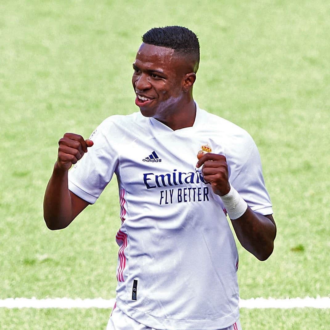 ヴィニシウス・ジュニオールのインスタグラム：「Sumando de 3 en 3. Este es el camino! Muy feliz por ayudar al equipo con más un gol! Vamos equipo!! ¡Hala Madrid! 💪💥⚽️  Every match is a final! 3 more points! This is the way! Really happy to help the team with one more goal! Let’s go!! ¡Hala Madrid! 💪💥⚽️」