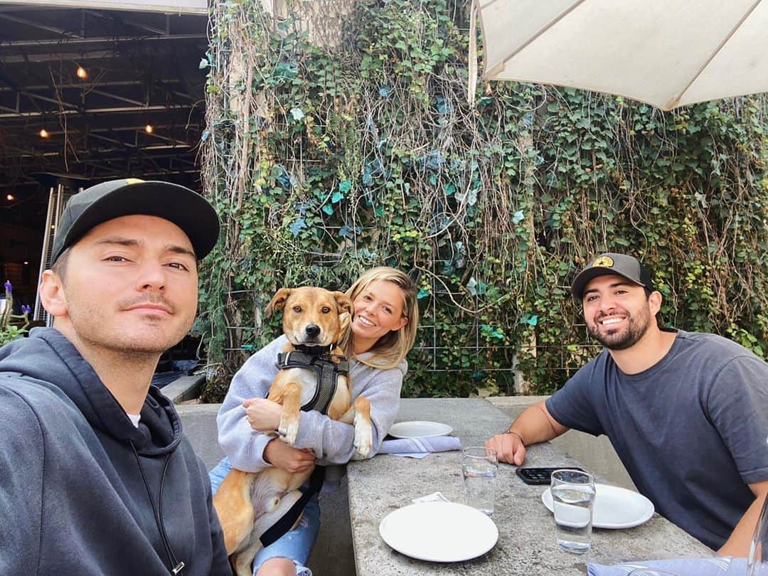 ダニエル・クヌッドソンのインスタグラム：「“Surround yourself with people that reflect who you want to be and how you want to feel, energies are contagious.”- Rachel Wolchin 🙏🏼♥️」