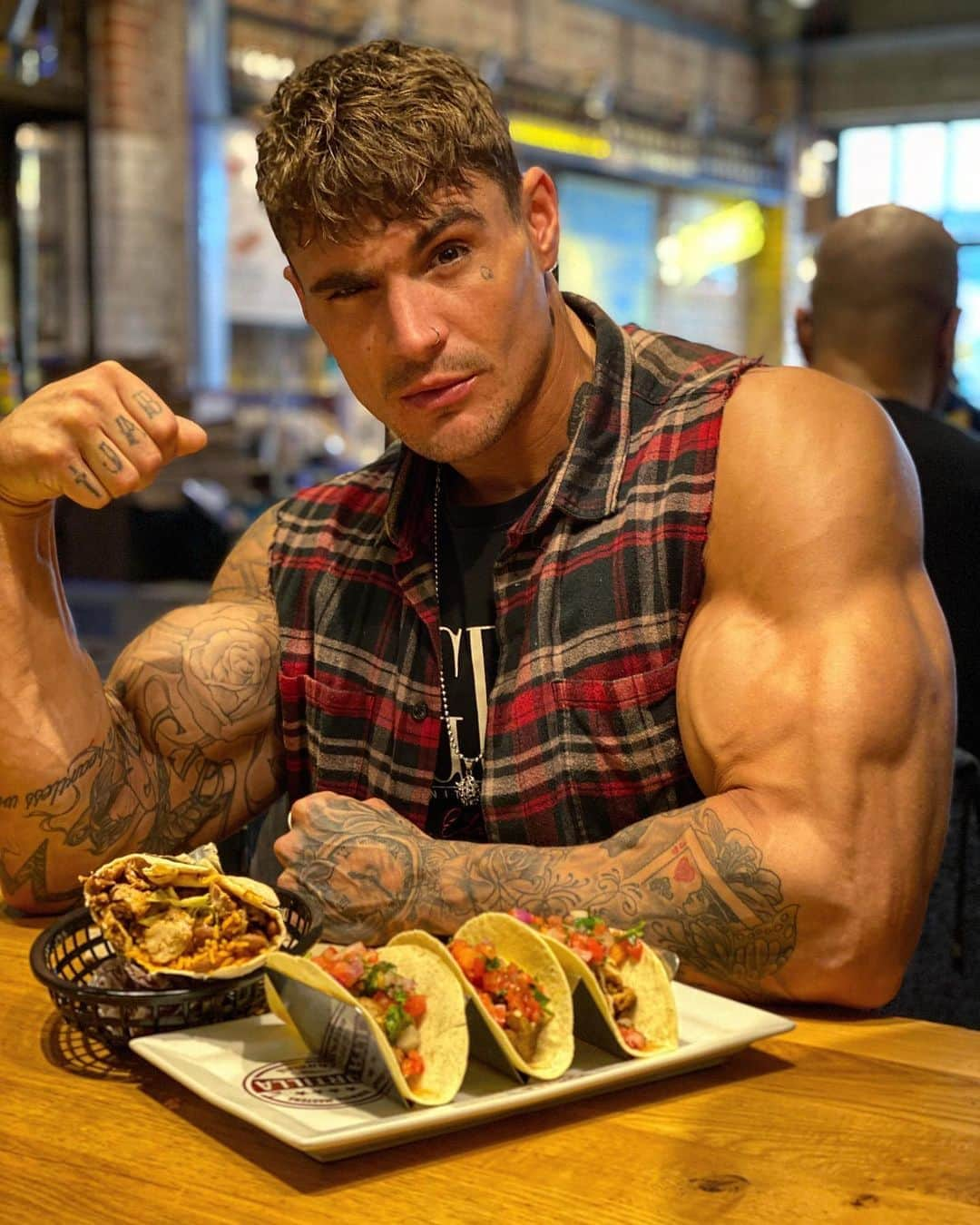 ロス・ディッカーソンさんのインスタグラム写真 - (ロス・ディッカーソンInstagram)「I’m Burrito Kinda Guy😍Happy #NationalTacoDay To celebrate the team @tortillauk have asked me to give one of you FREE TACOS FOR A YEAR across all sites, UK-wide. To enter: 1) Like this pic 2) Follow @tortillauk and @dickersonross 3) Tag your mates Winner will be picked tomorrow by 6pm and contacted via DM by @tortillauk with T&Cs so get tagging! - For All Diet & Training Plans Be Sure To Visit My Site! - WWW.DICKERSONROSS.COM - #dickersonross #aesthetic」10月5日 2時09分 - dickersonross