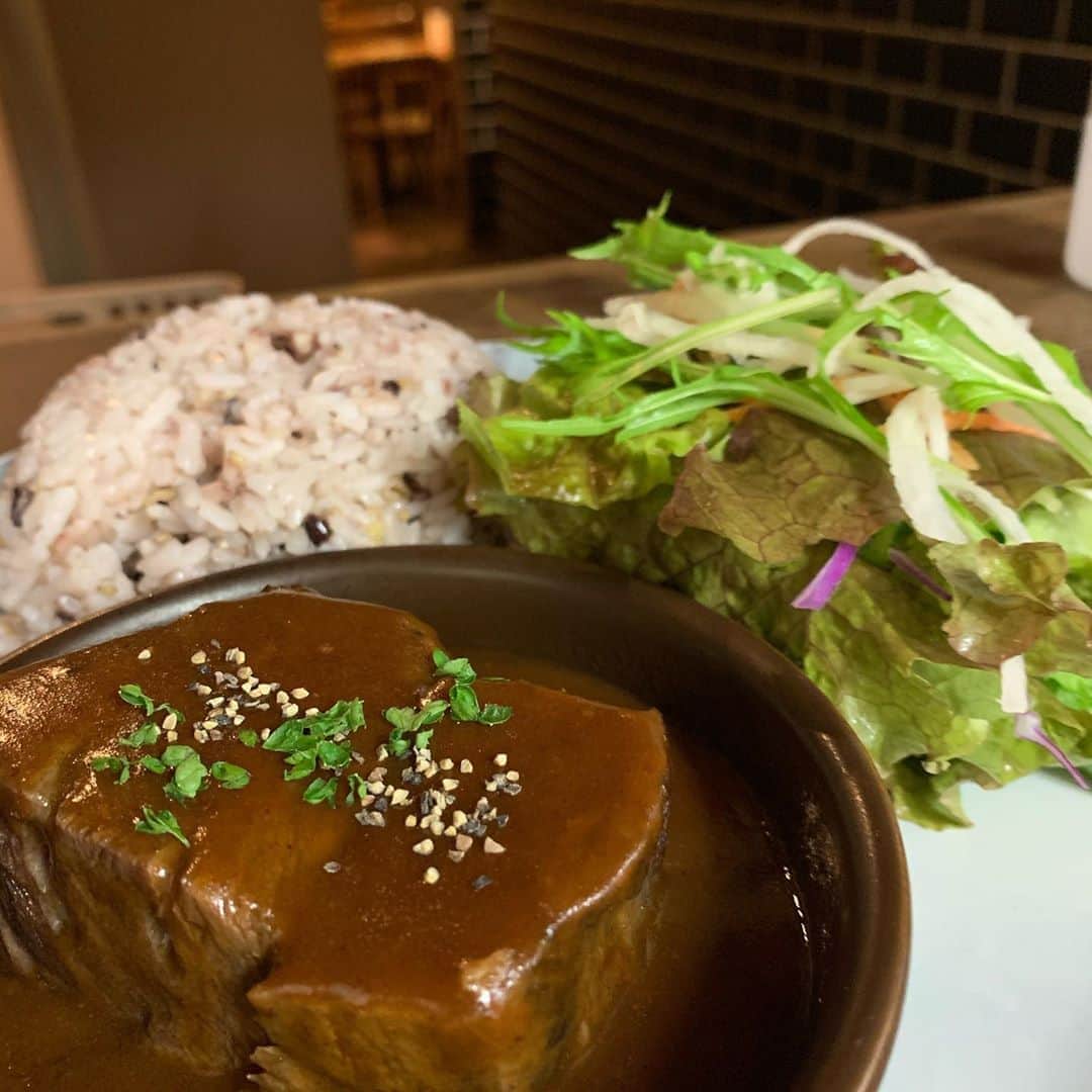 T.G.HEARTH TGハースのインスタグラム：「おはようございます☀﻿ ハース恵比寿店です🤓﻿ 今週のランチメニューをご紹介いたします‼️‼️﻿ ﻿ ・シェフ特製👨‍🍳牛ほほ肉のデミグラスソース煮込み。﻿ ﻿ ・メカジキ🐟コンフィとフレッシュトマト🍅の﻿ 　　　　　　ガレット〜オレガノのアクセント〜﻿ ﻿ ，きのこ🍄とつくば鶏🐓で﻿ 　　　　　　ボスカイオーラ《木こり風》﻿ ﻿ ・温玉のっちゃった⁈ラザーニャ🍖﻿ ﻿ ﾛﾃｨｻﾘｰﾁｷﾝや唐揚げも大好評販売中🤗﻿ 今日のランチはハース恵比寿店で決まりだね💕﻿ ﻿ ﻿ テイクアウト限定チキンのご案内↓↓↓﻿ 当店名物ロティサリーチキン1羽まるごと¥1980🐓﻿ ☎️03-6416-9830﻿ ﻿ ◆ガレット（YouTubeで動画も見れるよ‼️）﻿ https://www.instagram.com/galette.galette/﻿ ﻿ https://m.youtube.com/channel/UC4nVtquelZgXuDnXWpCQ9sg﻿ ﻿ ◆Uber eats・menu・出前館によるデリバリー﻿ 11:30〜21:00﻿ ﻿ ◆LINE@登録お願いします♪﻿ https://lin.ee/g0H4jc6﻿ ﻿ ﻿ 皆さまの笑顔に会えますように！💕💕💕﻿ ﻿ #ハース恵比寿店#代官山ディナー#代官山ランチ#恵比寿グルメ#恵比寿ビストロ#恵比寿ディナー#代官山グルメ #ハース #代官山テイクアウト#恵比寿ランチ#ガレット#チーズ#ロティサリーチキン#恵比寿ご飯#menu#恵比寿ワイン#クレープ#渋谷ディナー#恵比寿チーズ#ローストチキン#渋谷グルメ#渋谷ランチ#渋谷チーズ#恵比寿カフェ#チーズケーキ#渋谷カフェ#恵比寿新聞#恵比寿ビール#チーズフォンデュ#恵比寿テイクアウト」