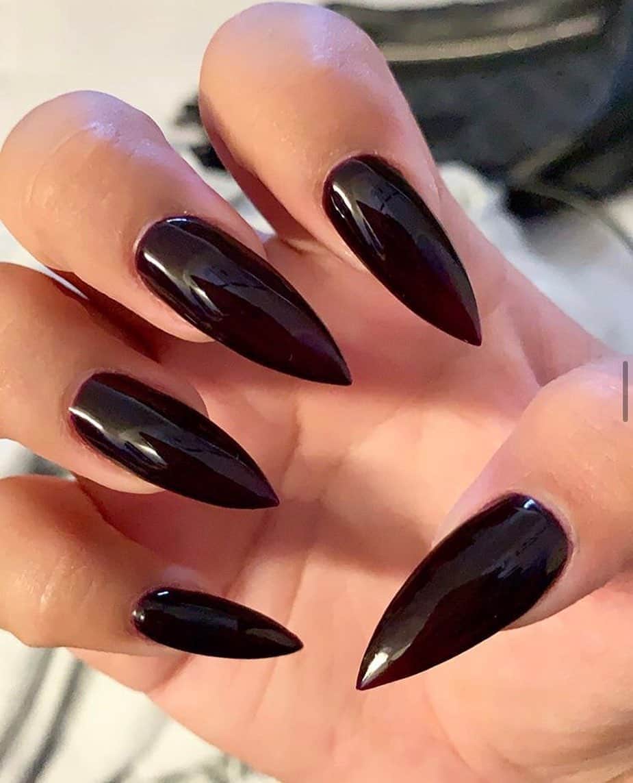 CosmoProf Beautyさんのインスタグラム写真 - (CosmoProf BeautyInstagram)「Pause for the CLAWS⁣❤💅⁣⁣⁣ ⁣⁣⁣⁣ We're loving this #halloweennail inspo by @shepixiedit who used the @opi_professionals Scotland Collection in Good Girls Gone Plaid.⁣⁣⁣⁣ ⁣⁣⁣ Find the OPI Scotland Collection through your salon consultant, online and at your local #cosmoprofbeauty where you are #licensedtocreate⁣⁣⁣ ⁣⁣⁣ #repost #opi #opinails #opinailpolish #opipolish #darknails #rednails #rednails❤️ #fallnails #stilettonails #nailinspiration #nailinspo #handpaintednails #nailtrends #nailartideas #nailartdesigns #halloweennails」10月5日 2時12分 - cosmoprofbeauty