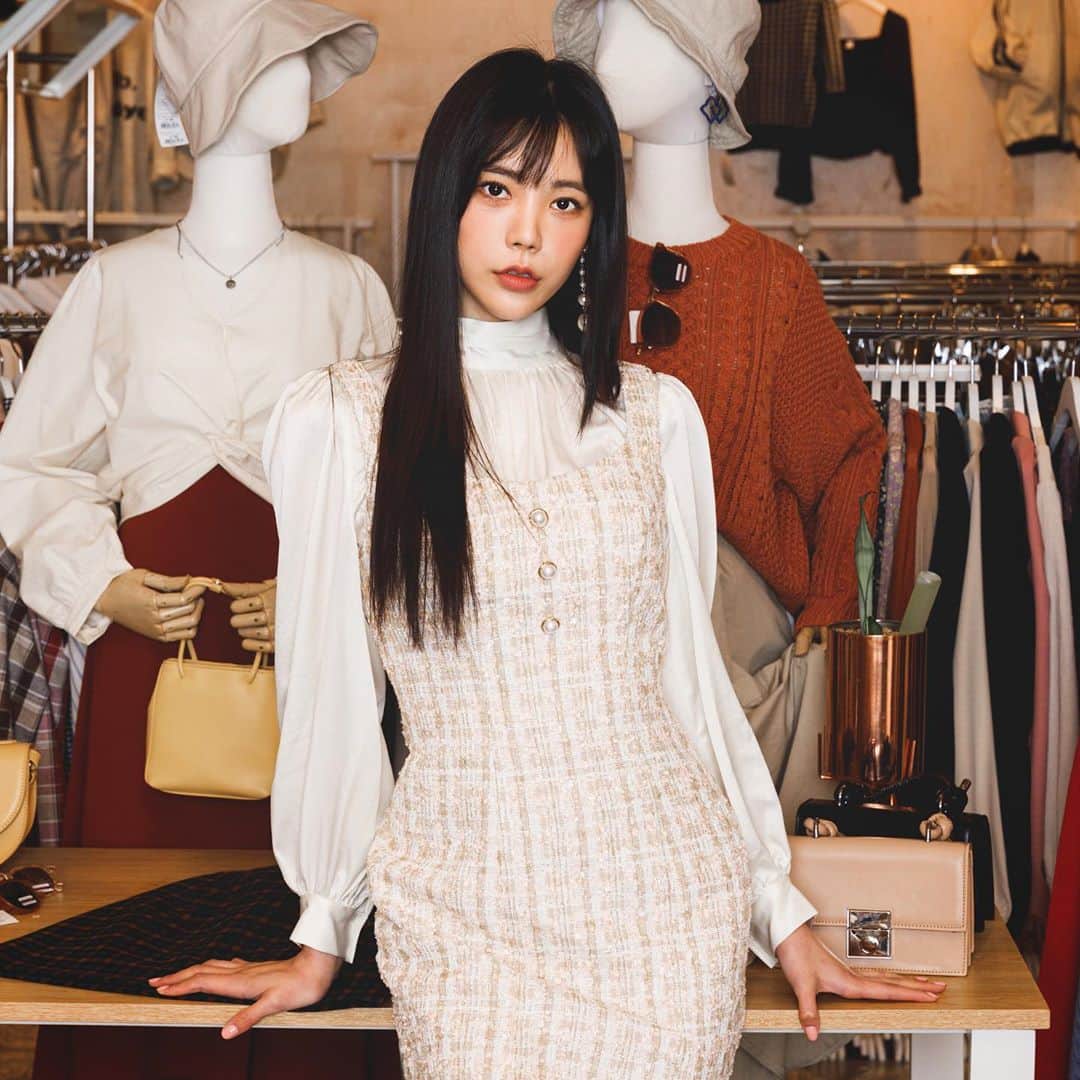 リジ のインスタグラム：「개인 사복 촬영 ver.3🖤 Photo by @taronapictures  . . . . . #그레이스유 @grace_u_official」