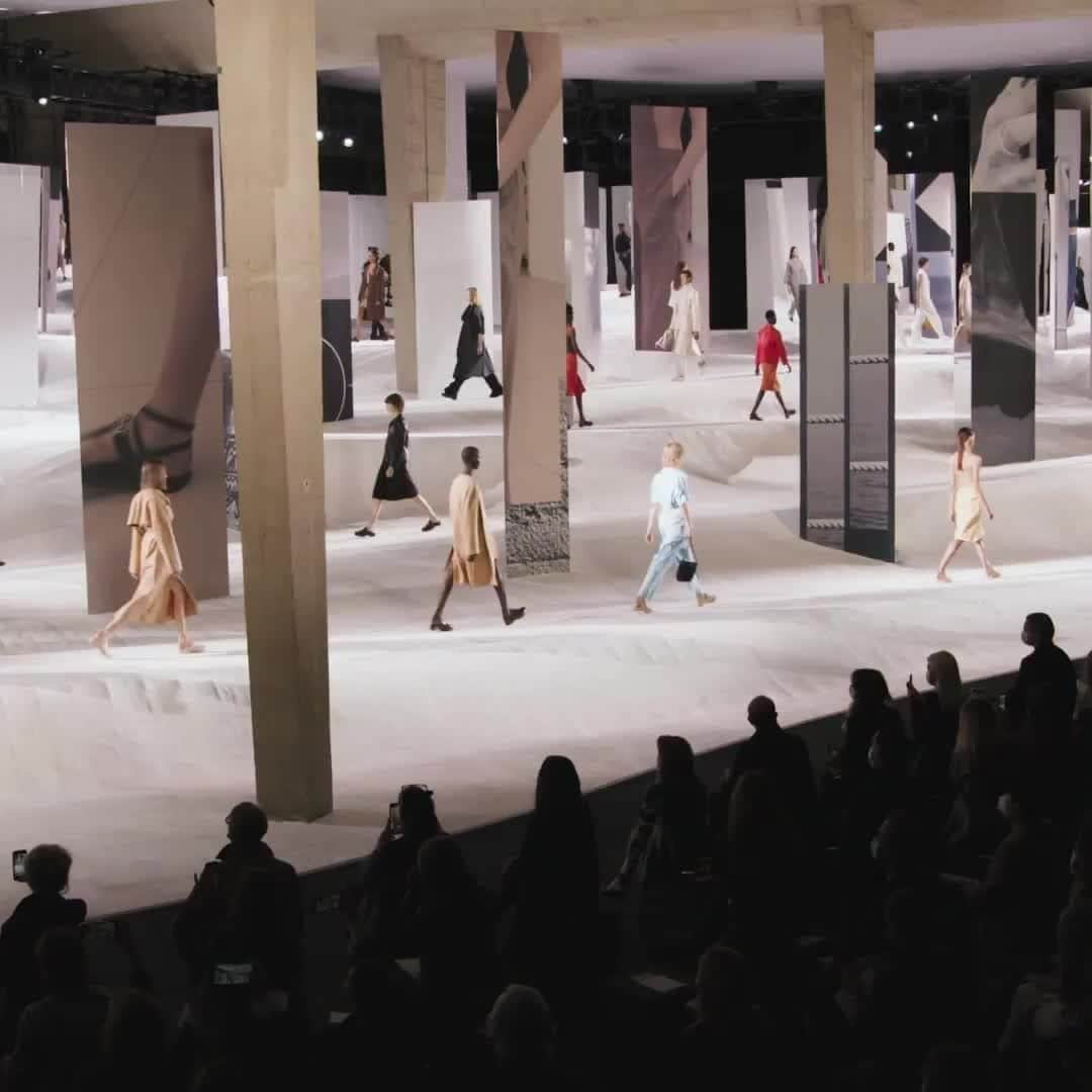 のインスタグラム：「Audacity steps up.  #SpringSummer2021 #Hermes #HermesFemme」