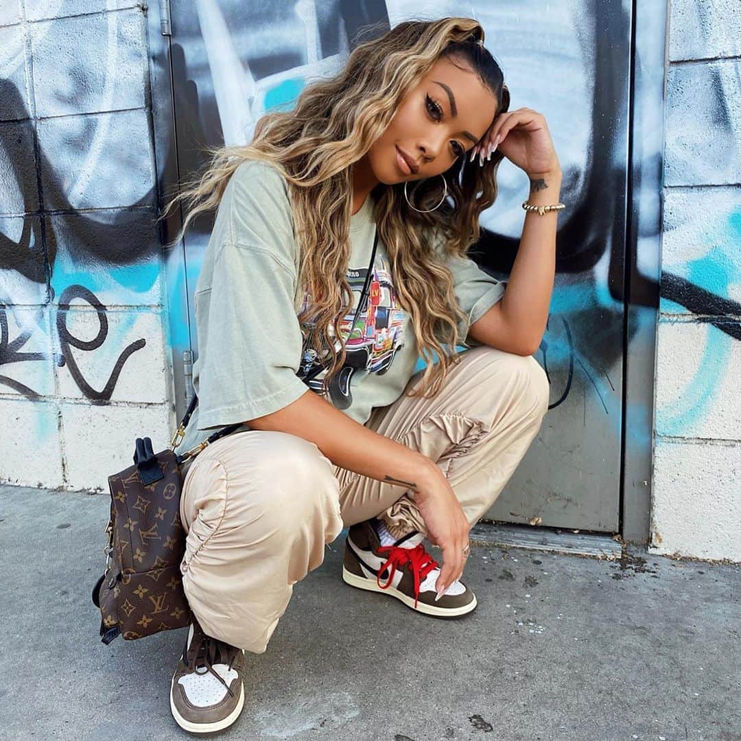 リアン Vのインスタグラム：「1,2,3, or 4? 😍🔥 Outfits : @shoplianev」