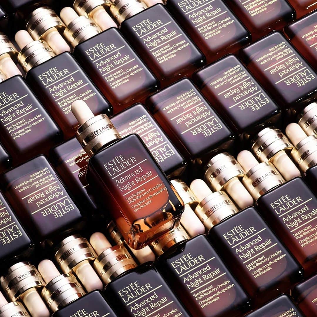 のインスタグラム：「Our #SelfcareSunday plan? We're reaching for NEW #AdvancedNightRepair face serum! It protects by day ☀️ and repairs by night ✨ and is proven effective for ALL skin types. Are you part of #GenerationANR? Let us know why you love our #LittleBrownBottle in the comments below!」
